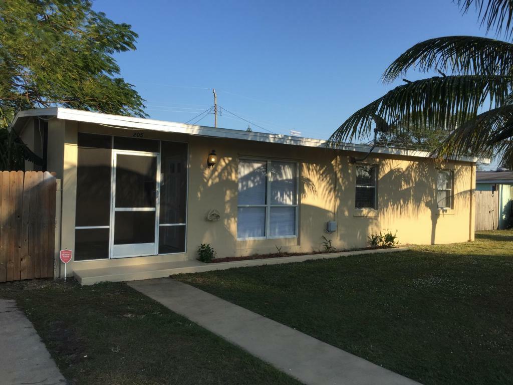 Property Photo:  205 SE Sandia Drive  FL 34983 