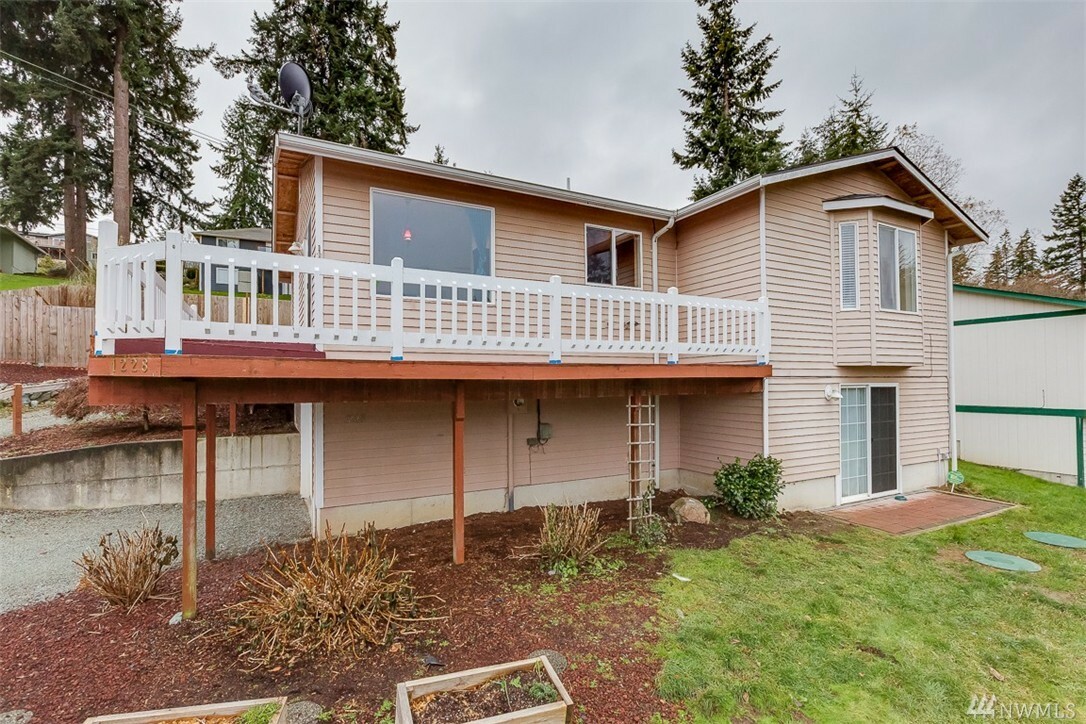 Property Photo: 1228 View St WA 98282