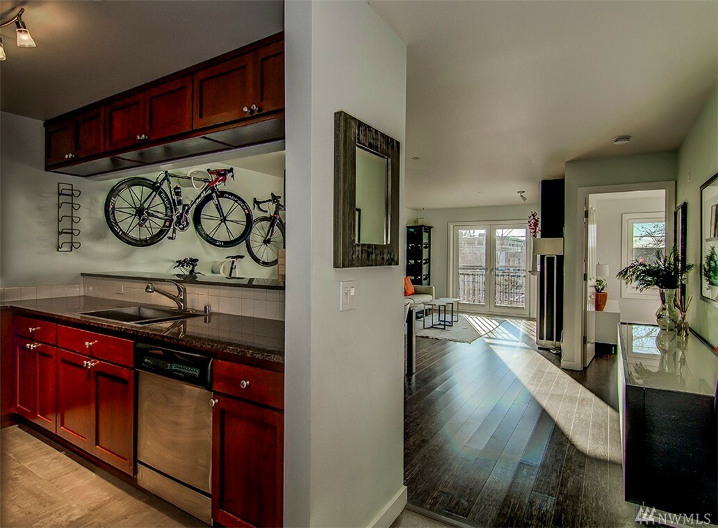 Property Photo: 701 1st Ave N 304 WA 98109