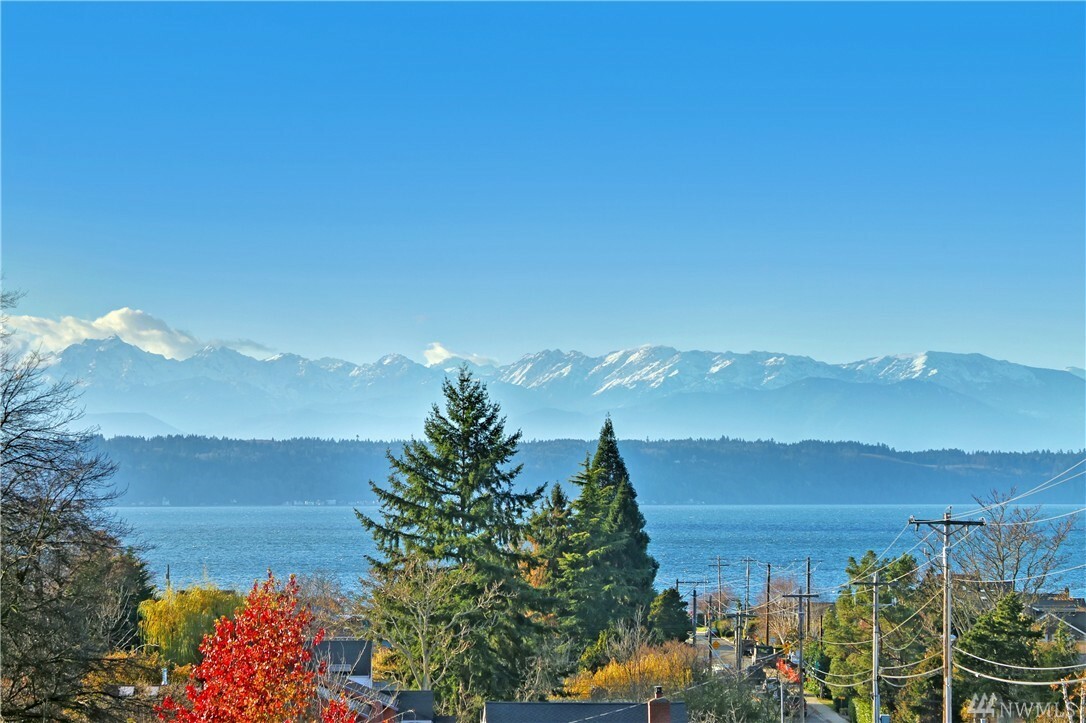 Property Photo: 925 9th Ave N WA 98020