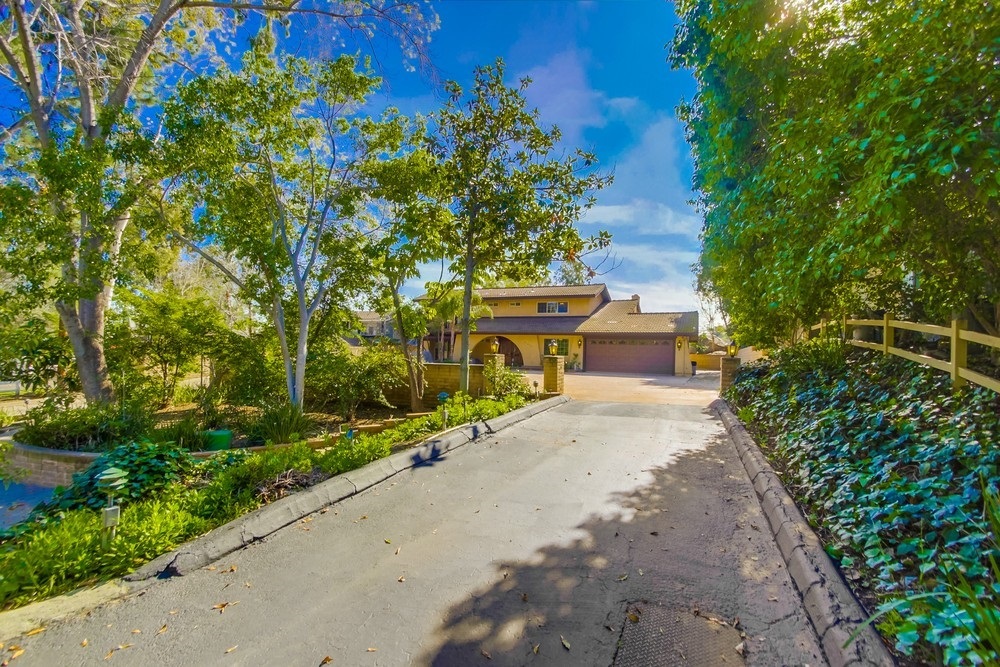 Property Photo:  11331 Rolling Hills Dr  CA 92020 