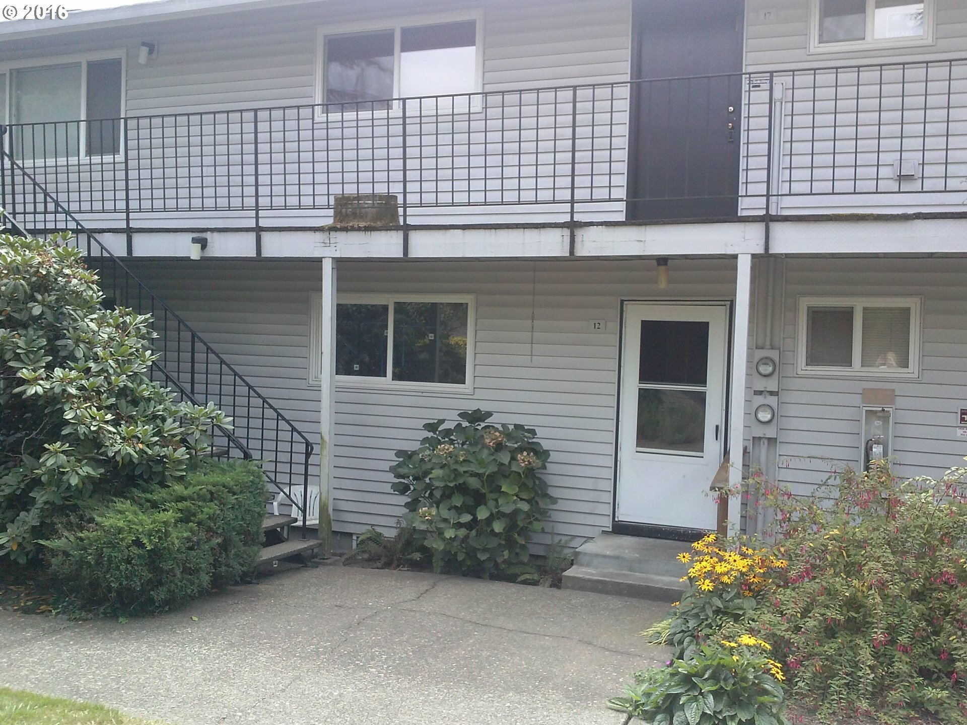 Property Photo:  6815 SW Capitol Hill Rd 12  OR 97219 