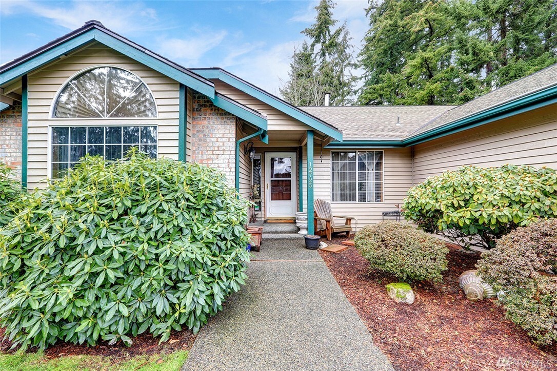 Property Photo: 12725 114th St E WA 98374
