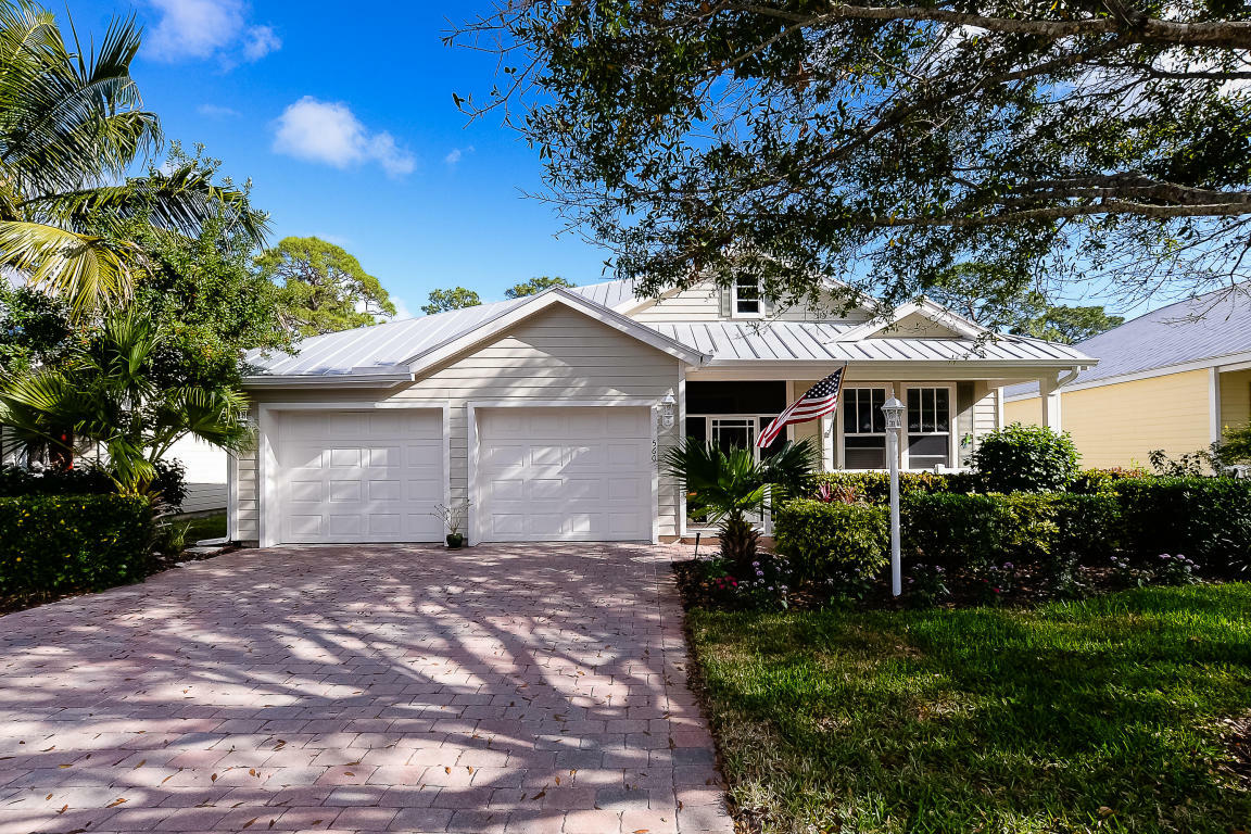 Property Photo:  560 NE Canoe Park Circle  FL 34983 