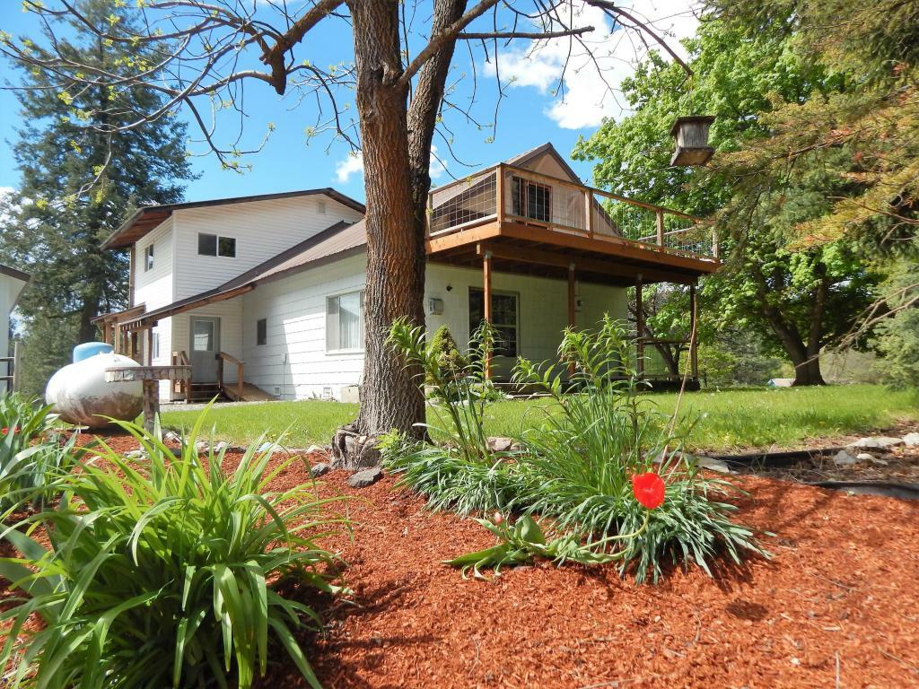 Property Photo:  655 Lindsay Rd  WA 99114 