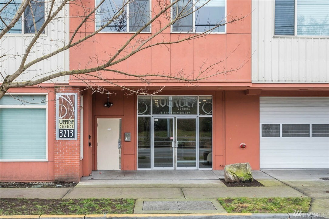 Property Photo:  3213 Harbor Ave SW 206  WA 98126 