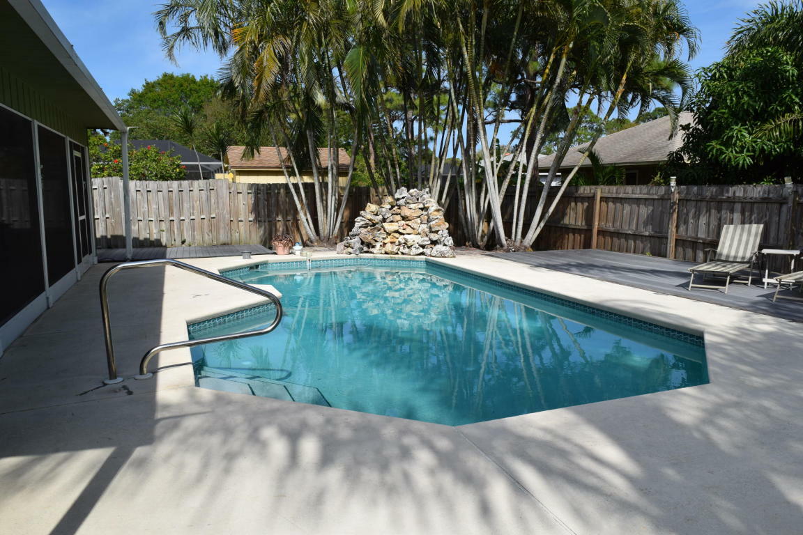 Property Photo:  5410 Palm Drive  FL 34982 