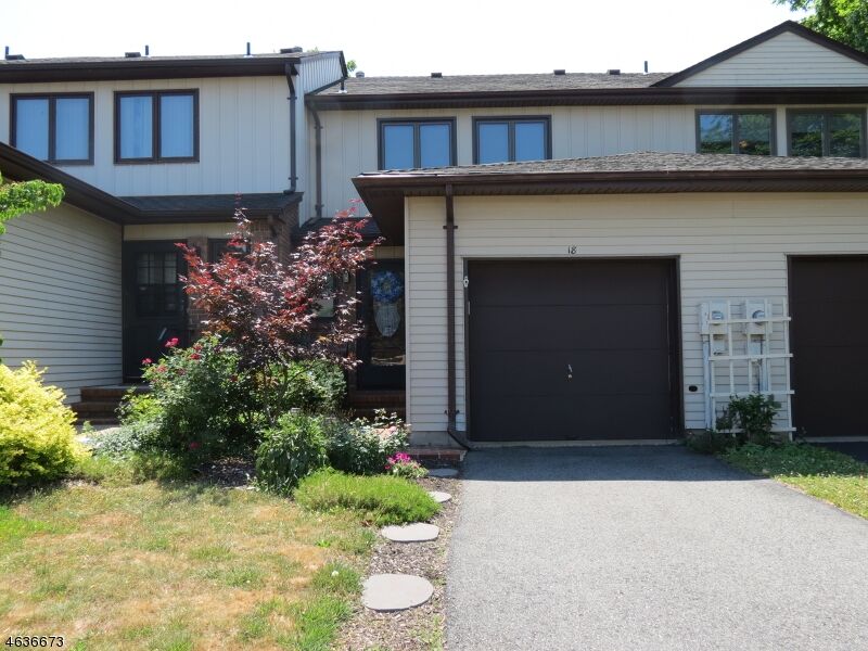 Property Photo:  18 Sherwood Ct  NJ 08822 