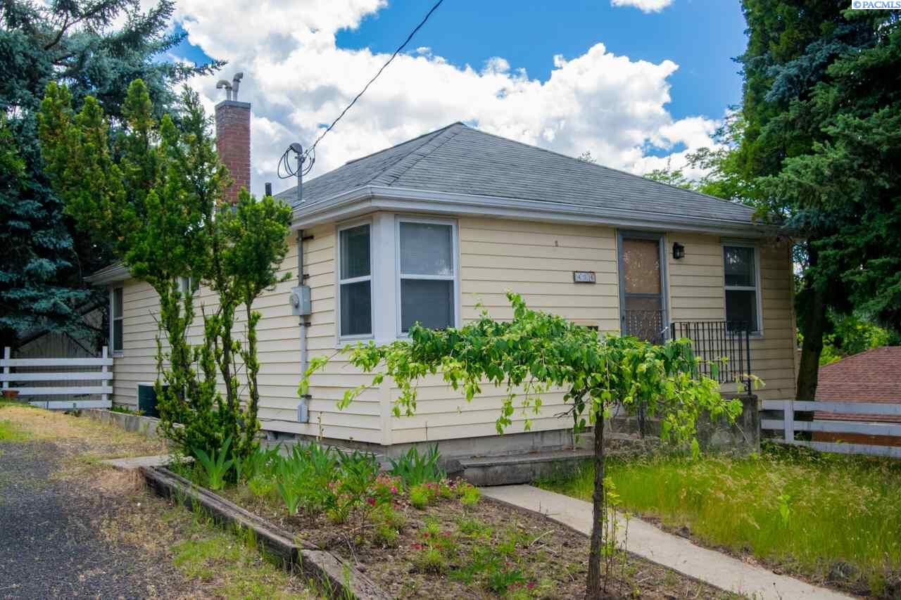 Property Photo:  404 E Thorn Street  WA 99111 
