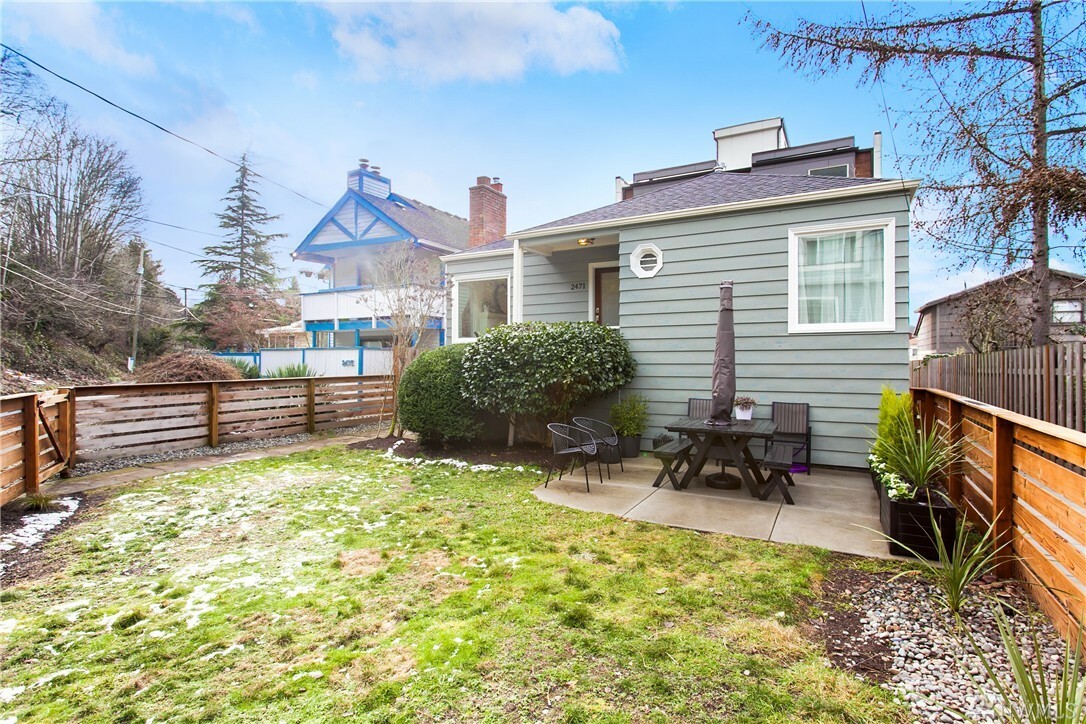 Property Photo:  2471 55th Ave SW  WA 98116 