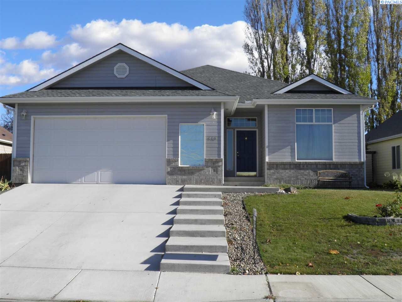 Property Photo: 415 Sherilyn Ct WA 98930