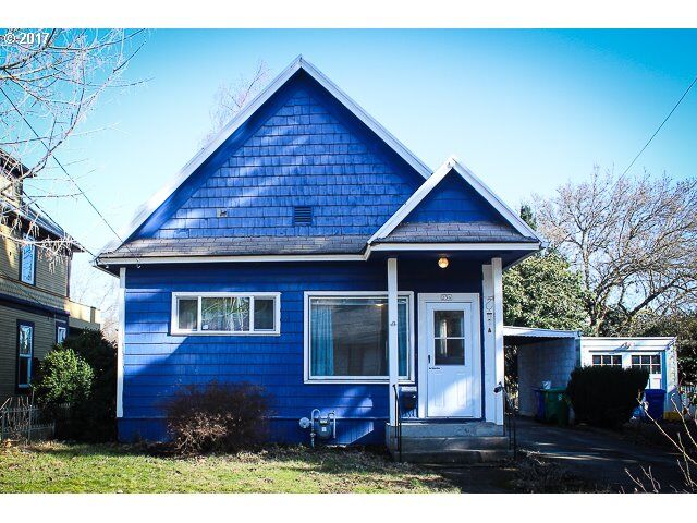 Property Photo:  236 SE 78th Ave  OR 97215 