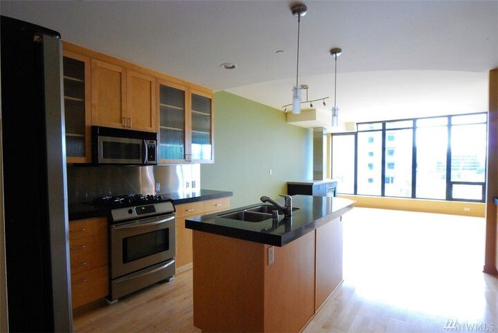 Property Photo: 2716 Elliott Ave 806 WA 98121