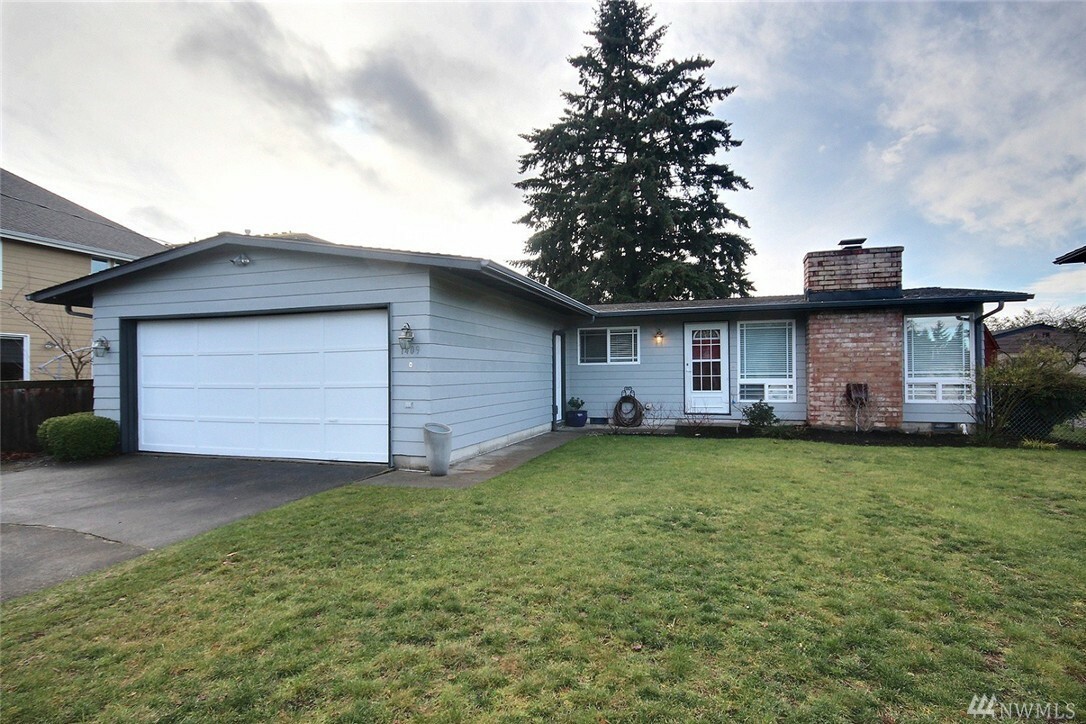 Property Photo:  1409 N 26th St  WA 98056 