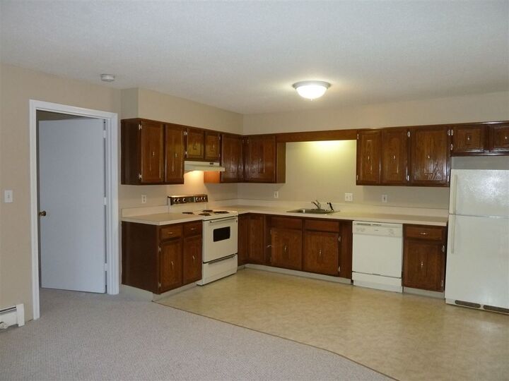 Property Photo: 5-16 Autumn Leaf Dr NH 03060