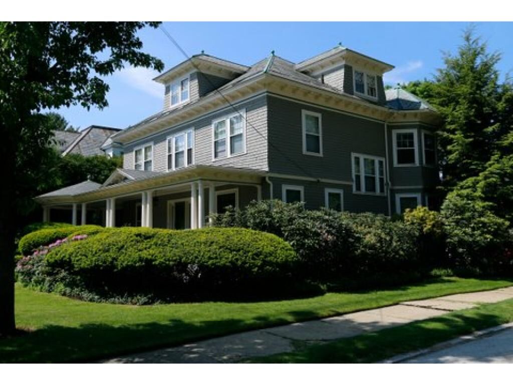 Property Photo:  2124 Elm Street  NH 03104 