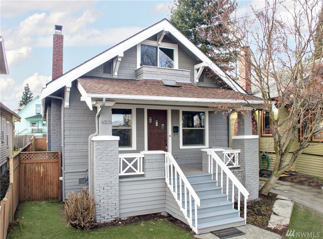 Property Photo:  4325 5th Ave NE  WA 98105 