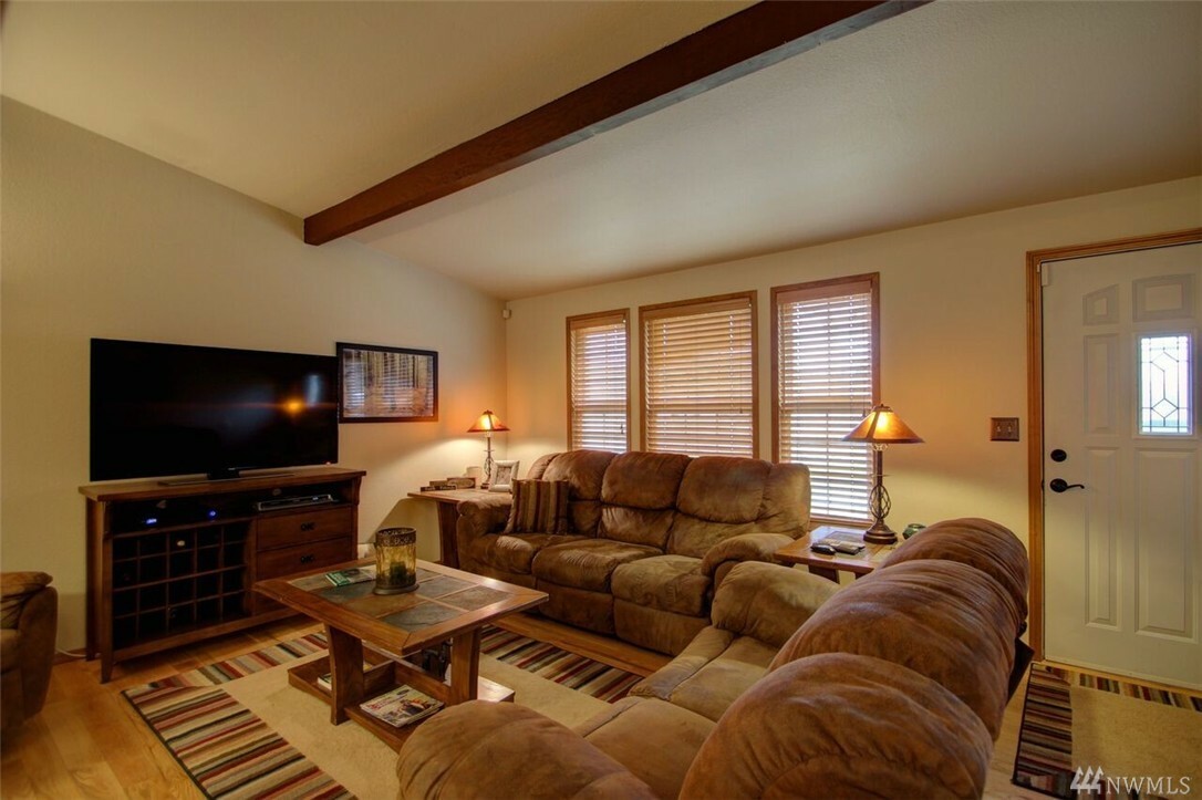 Property Photo: 8844 Birch Lane WA 98284