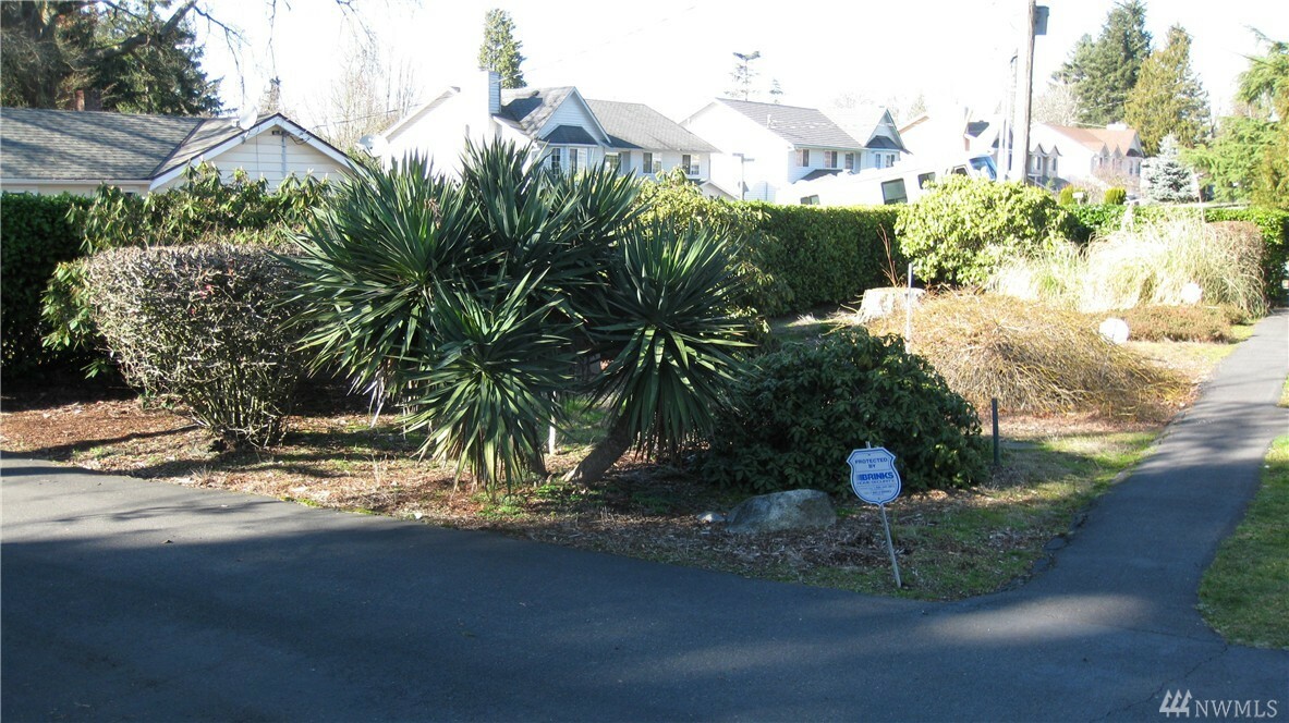 Property Photo:  11804 14th Ave SW  WA 98146 