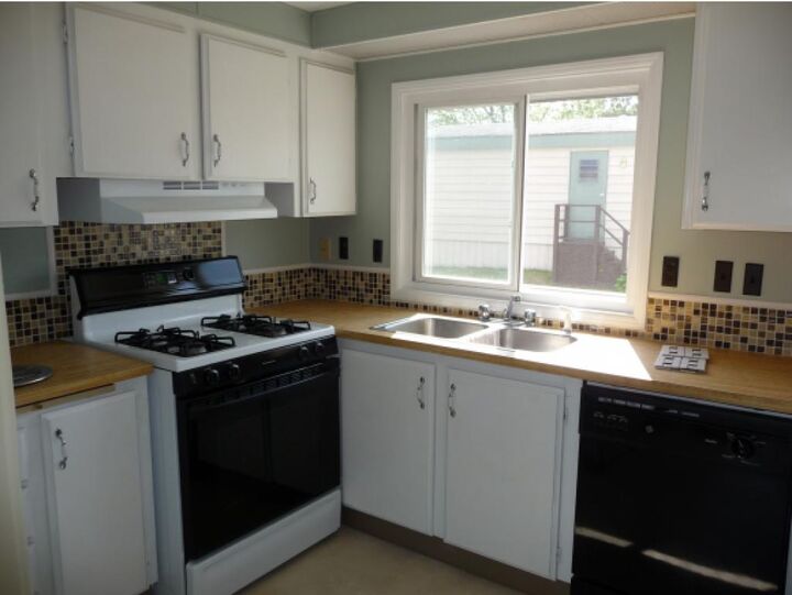 Property Photo:  290 Calef Highway Unit D24  NH 03042 