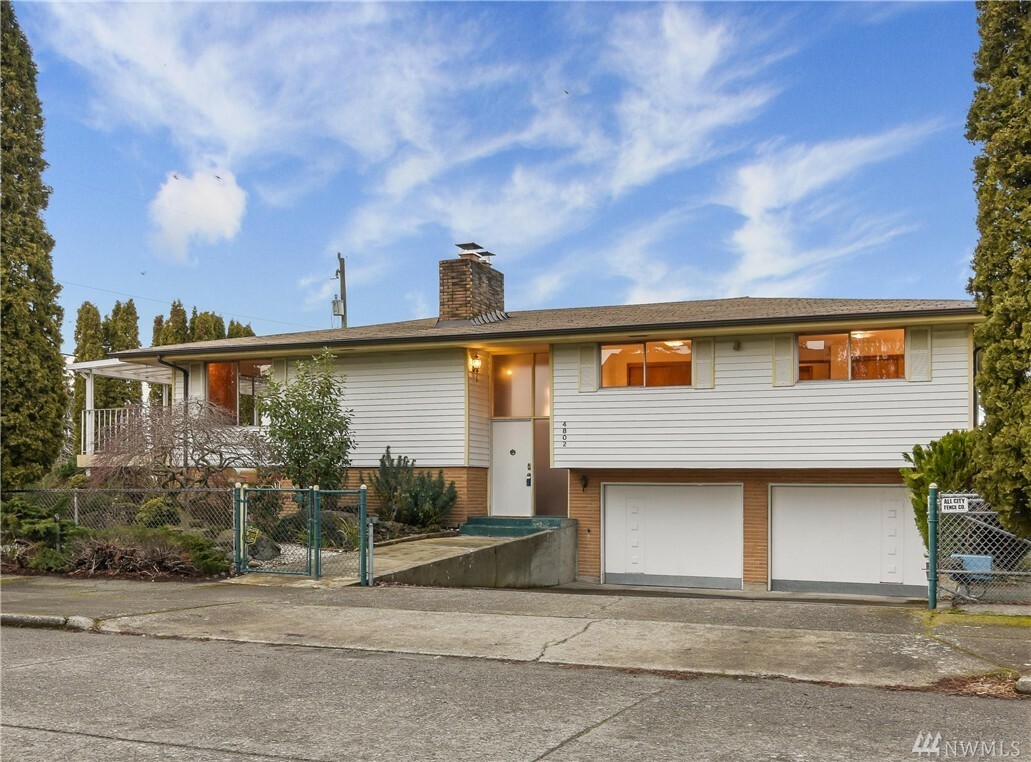 Property Photo: 4802 S Hudson St WA 98118