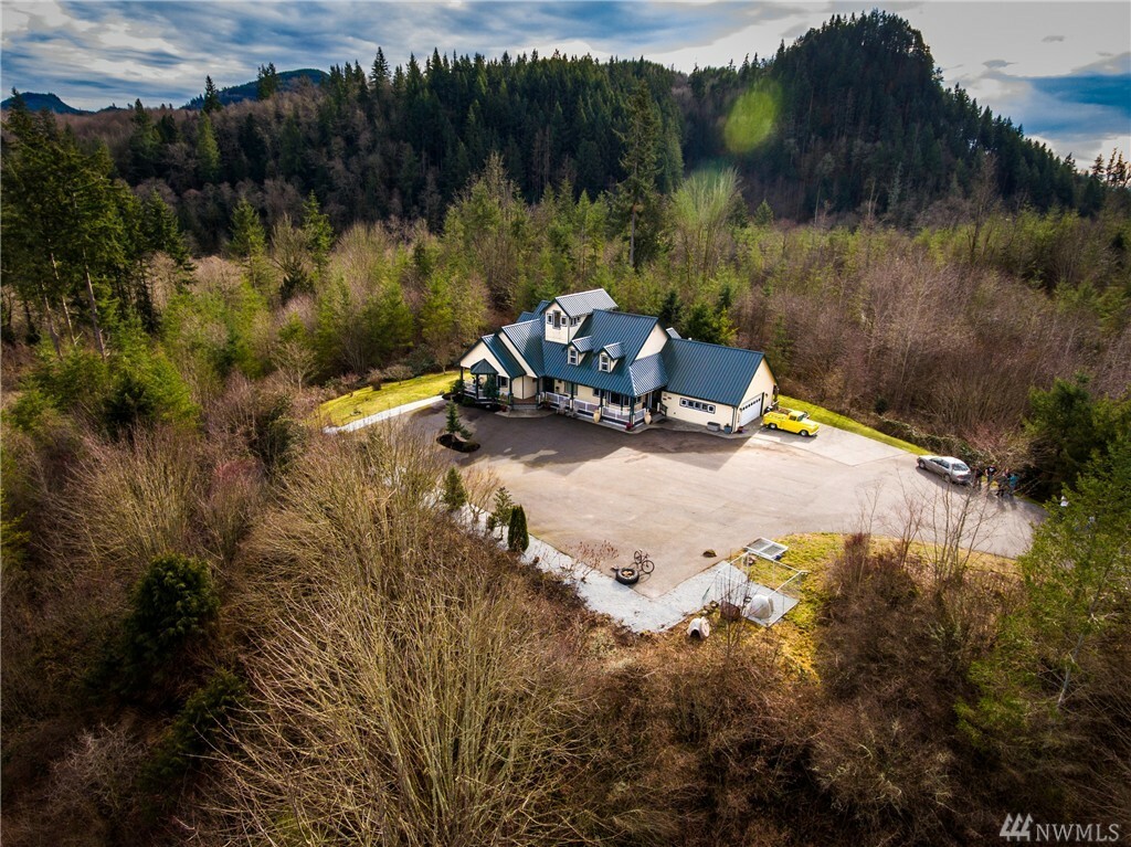 Property Photo: 21224 Little Mountain Rd WA 98274