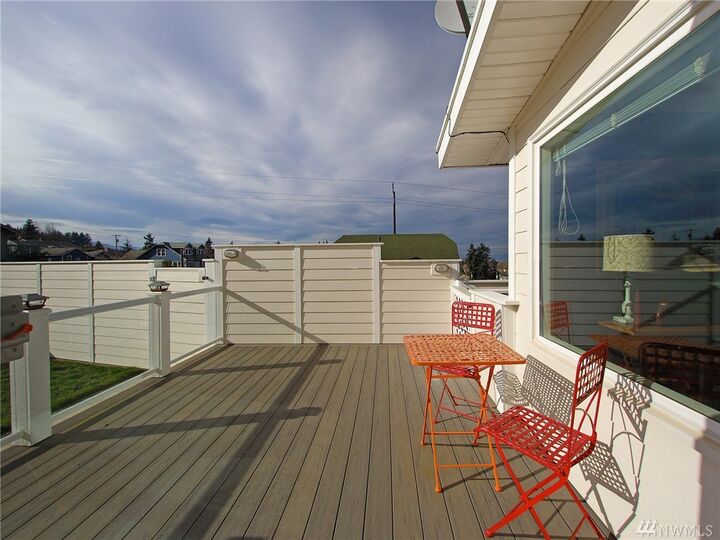 Property Photo: 1111 E 8th St WA 98362