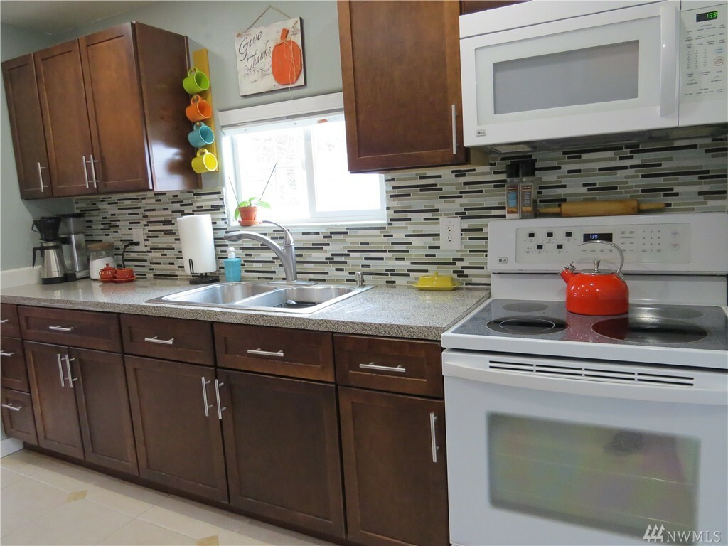 Property Photo:  1720 Stevens St  WA 98584 