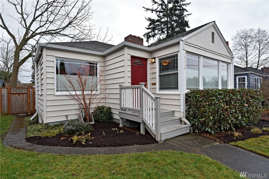 Property Photo:  1713 N 82nd St  WA 98103 