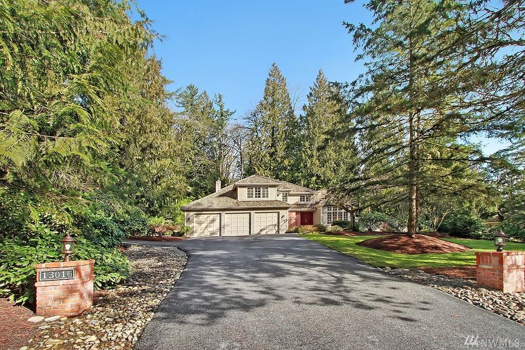 Property Photo:  13016  207th Avenue SE  WA 98027 