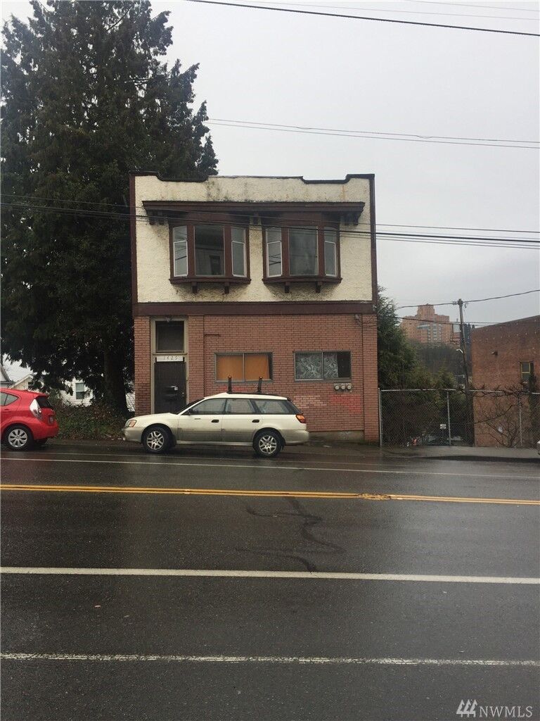 Property Photo:  1425 S Jackson St  WA 98144 