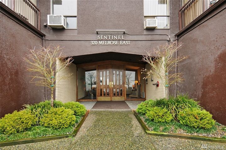 Property Photo: 320 Melrose Ave E 302 WA 98102