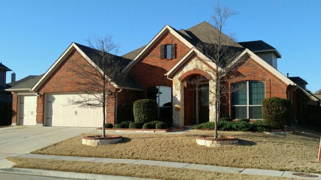 Property Photo:  429 Aylesbury Drive  TX 76262 