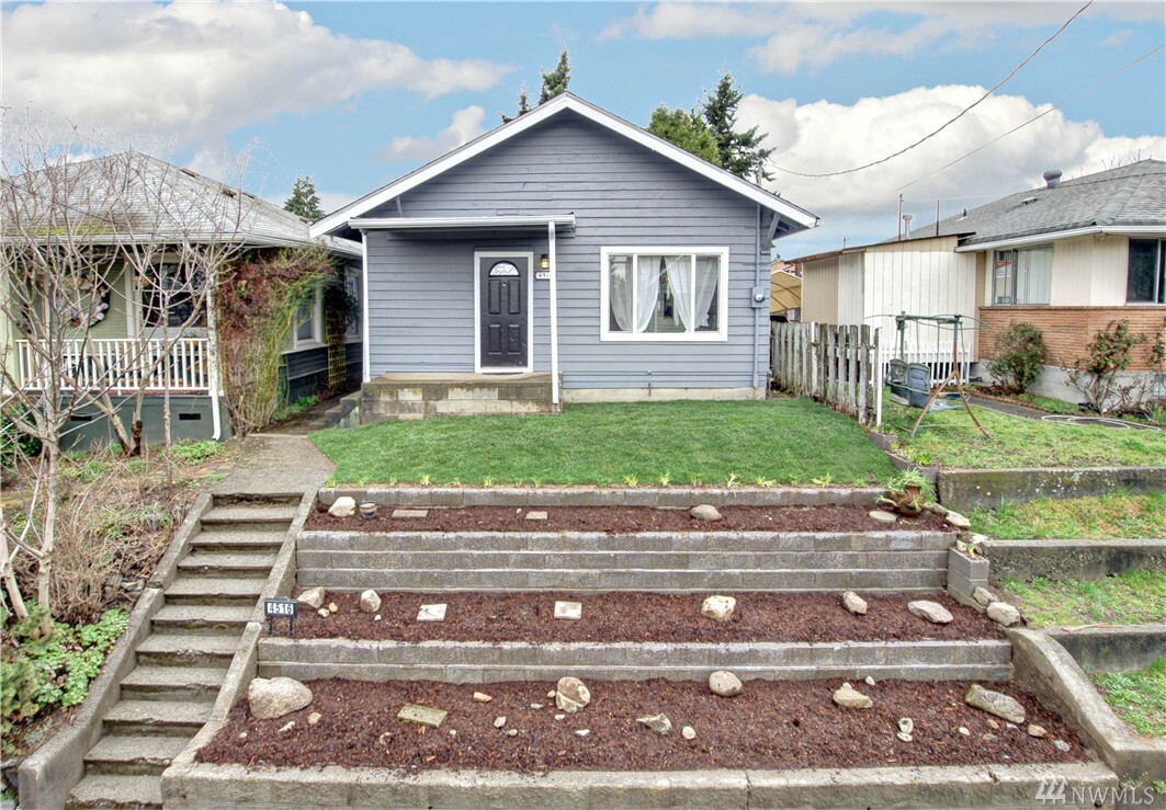 Property Photo:  4516 S Mead St  WA 98118 