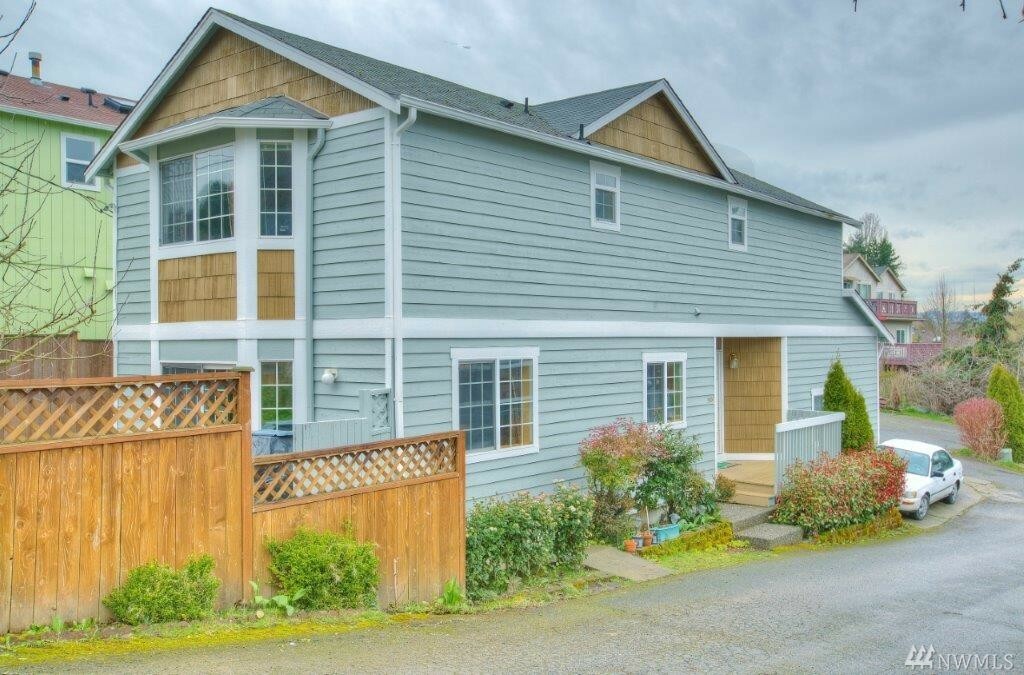 Property Photo: 3004 S Charlestown St WA 98144