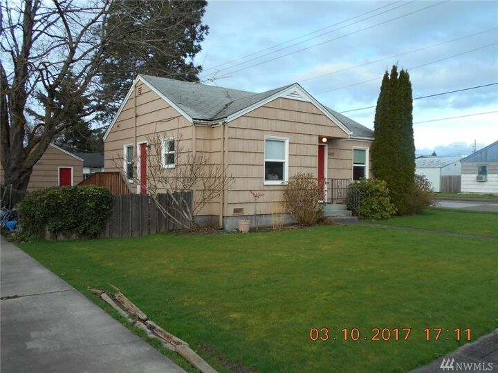 Property Photo: 3002 Fir St WA 98632