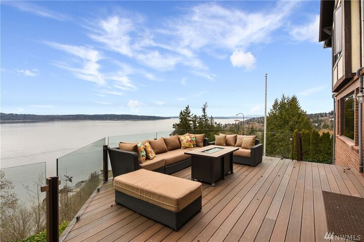 Property Photo:  11906 Marine View Dr  WA 98026 