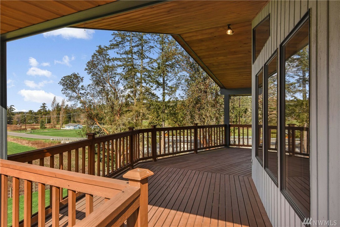 Property Photo:  715 W Camano Hill Rd  WA 98282 