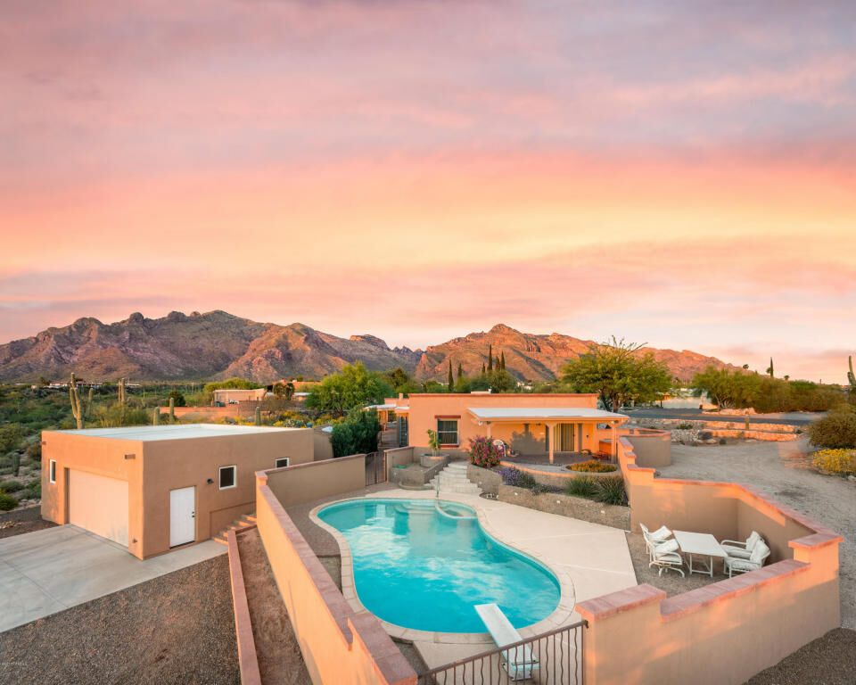 Property Photo:  7305 N Mountain Shadows  AZ 85718 