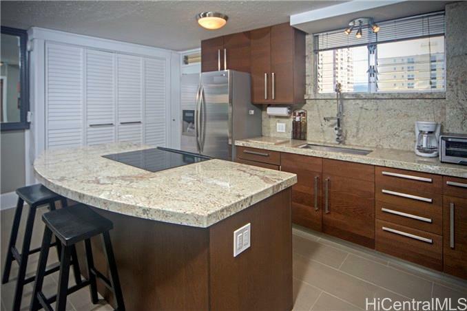 Property Photo:  225 Liliuokalani Avenue 7C  HI 96815 