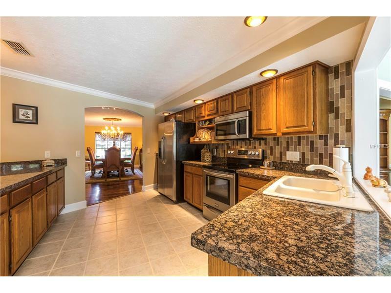 Property Photo:  2502 Oak Landing Drive  FL 33511 