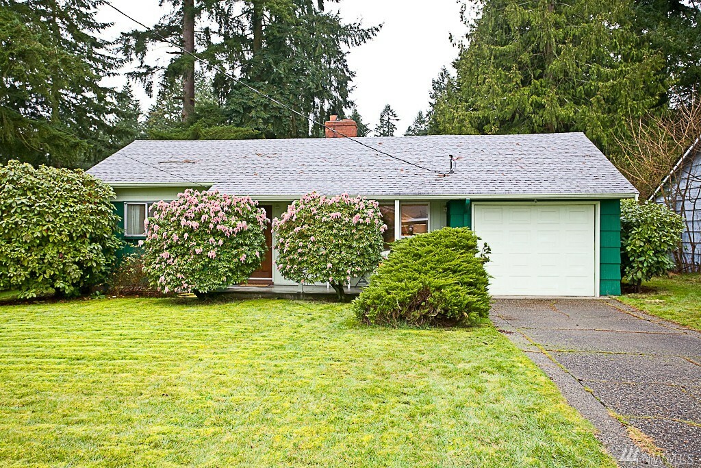 Property Photo:  15727 Burke Ave N  WA 98133 