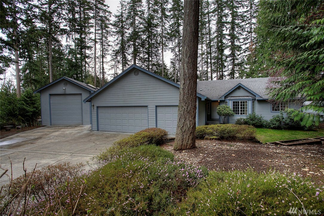 Property Photo:  19402 68th St E  WA 98391 