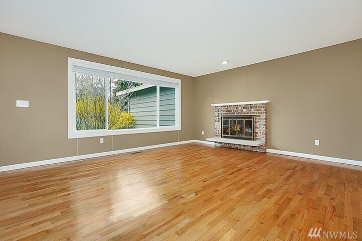 Property Photo:  2521 Smithers Ave S  WA 98055 