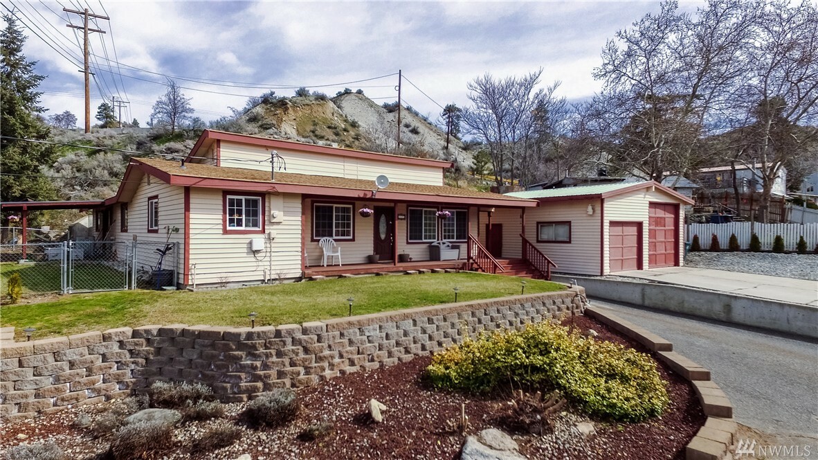 Property Photo: 635 N Bradley St WA 98816
