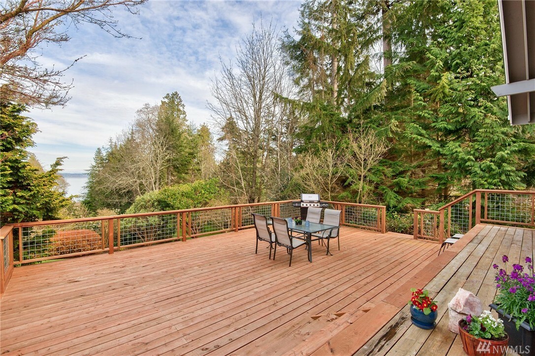 Property Photo:  16680 Agate Point Rd NE  WA 98110 