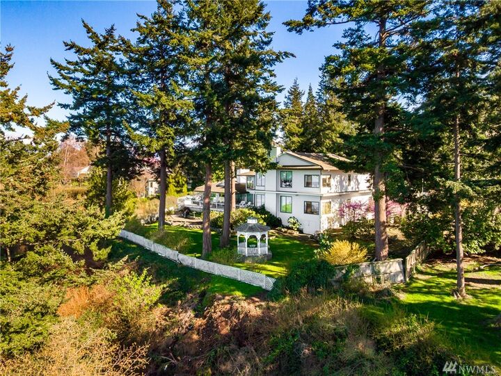 Property Photo:  2804 Oakes Ave  WA 98221 