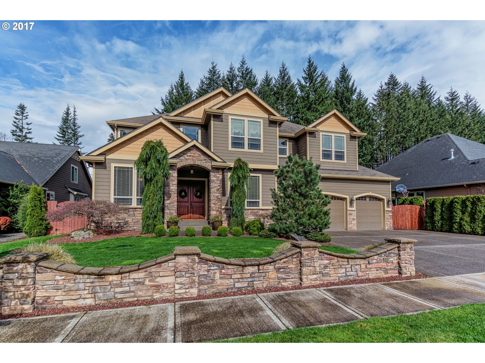 Property Photo: 1411 NW 44th Ave WA 98607