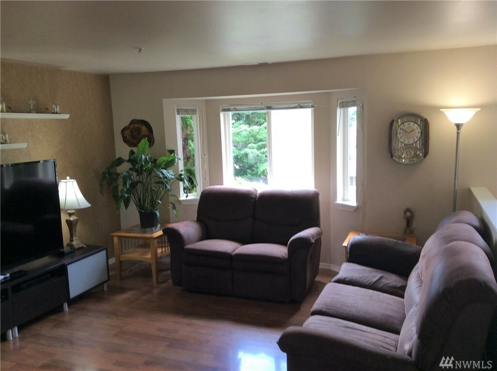 Property Photo: 26618 214th Ave SE WA 98038