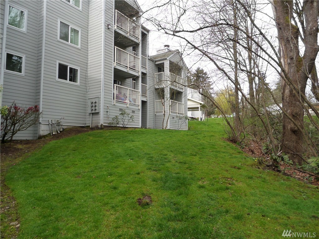 Property Photo:  975 Aberdeen Ave NE F406  WA 98056 